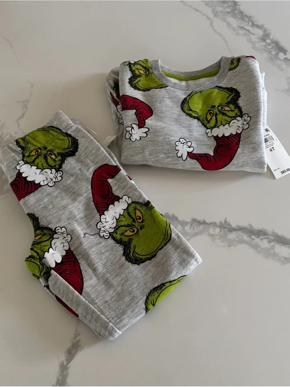 The Grinch Kids’ Holiday Sweatshirt and Jogger Pants Set Size 4 NEW